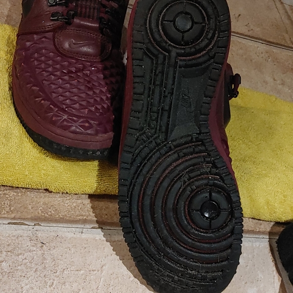 Nike - Picture 4 of 5